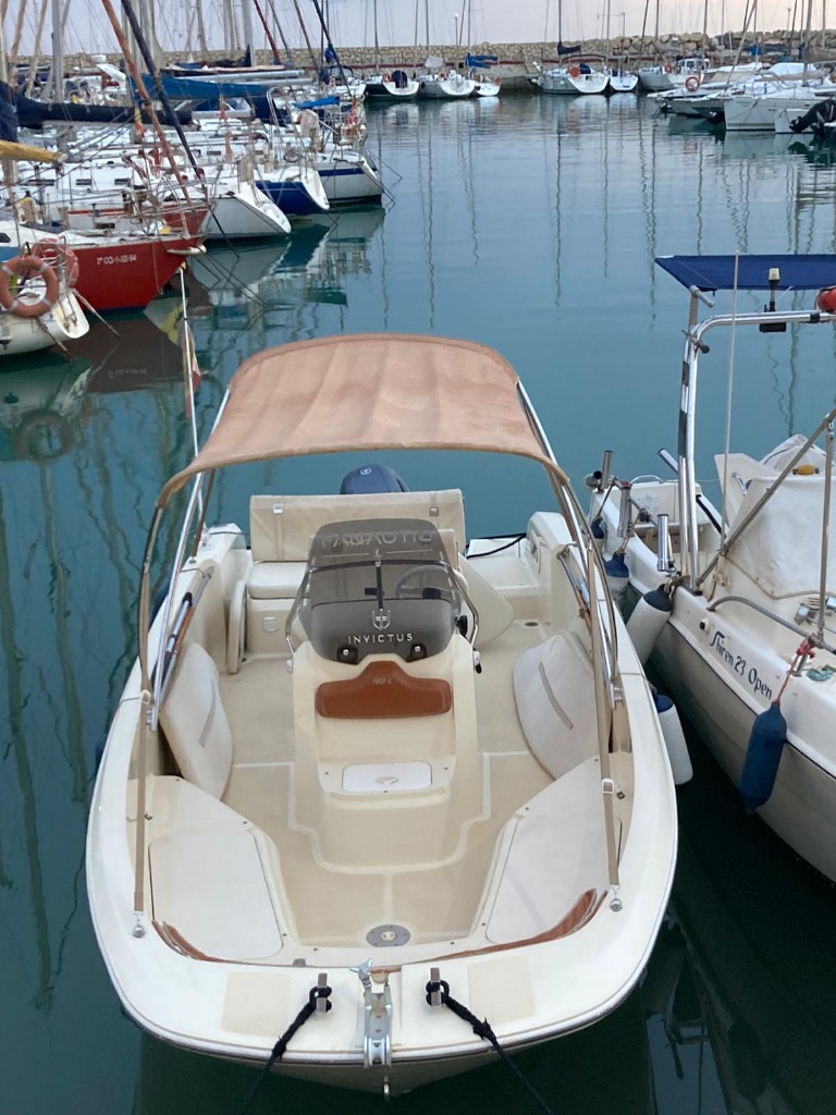 Alquiler barco Marvel Invictus 190 Puerto El Candado Malaga