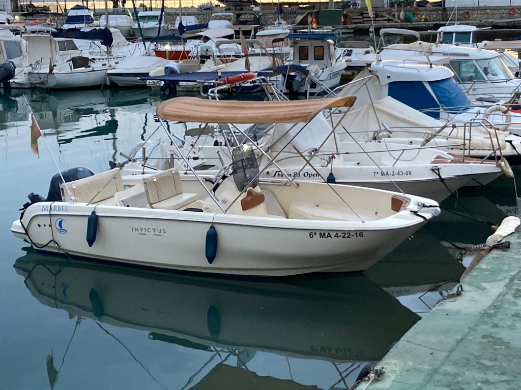 Alquiler barco Marvel Invictus 190 Puerto El Candado Malaga