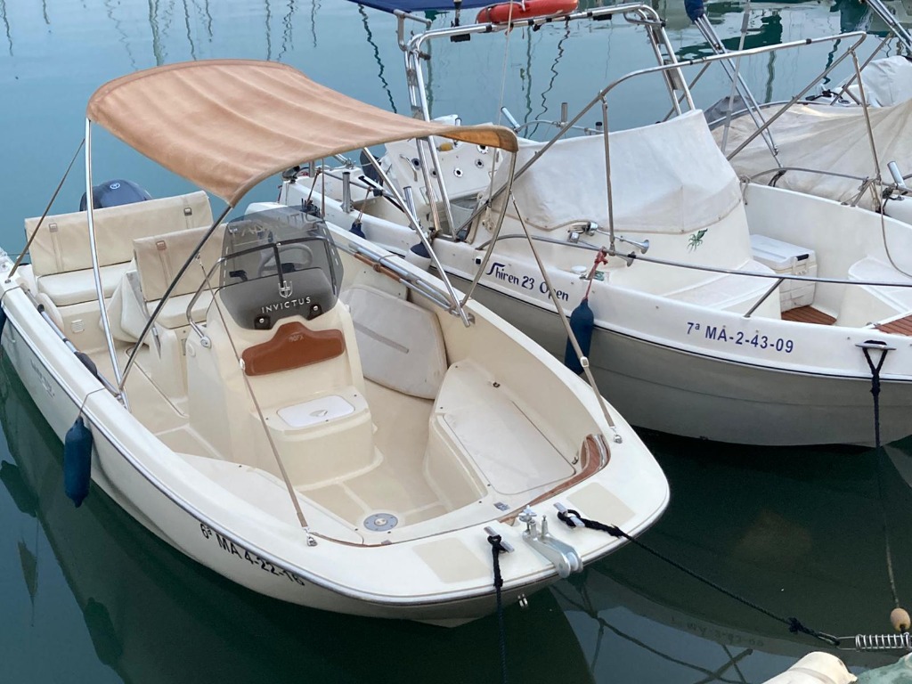 Alquiler barco Marvel Invictus 190 Puerto El Candado Malaga