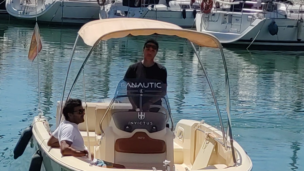 Alquiler barco Marvel Invictus 190 Puerto El Candado Malaga